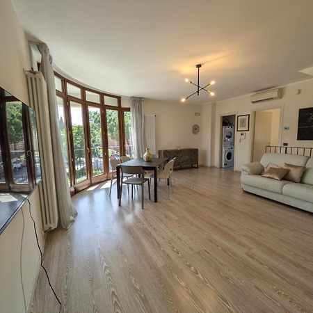 Apartamento Elegante E Indipendente Riccione Exterior foto